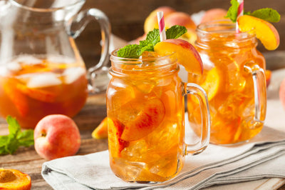Thé glacé à la pêche avec sirop simple infusé