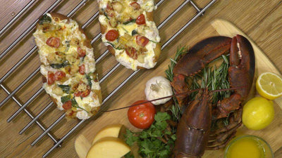 Pain plat homard épinards, beurre à l'ail et fines herbes